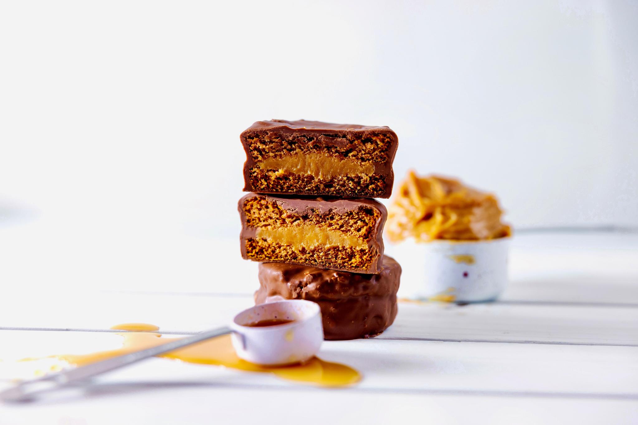 Brigadeiro Bakery: Honey Cake , 1 x $7.50
Hearty honey & spices cake filled with dulce de leche and dipped in milk chocolate.
Honey Cake Single
Honey Cake Trio
Ingredients:
Flour, sugar, honey, milk, oil, cinnamon, cloves, milk chocolate (38%), corn starch, butter
Shelf life: 30 days refrigerated