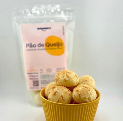 Brigadeiro Bakery: Pão de Queijo - Bake at Home - Party pack 60 buns (42.6oz), 1 x $30.00
Craving a warm, cheesy, and perfectly baked snack? Brigadeiro Bakery’s Frozen Pão de Queijo brings the authentic taste of Brazil right to your kitchenWith 60 delicious gluten-free cheese buns, this pack is perfect for larger gatherings. Made with our famous recipe, these cheese buns are easy to bake and offer a crispy exterior and soft, cheesy center.
Key Features:
Authentic Brazilian recipe: Made with traditional ingredients and techniques.
Gluten-free: Enjoy the flavor without compromise.
Easy to bake: From your freezer to your oven in 25 minutes.
Perfectly cheesy: A rich, savory snack that’s perfect for any occasion.
Party pack: Includes 60 buns, perfect for gatherings and celebrations.
Serve up a taste of Brazil at your next party with Brigadeiro Bakery’s Pão de Queijo!

Party pack - 60 buns (42.6oz)