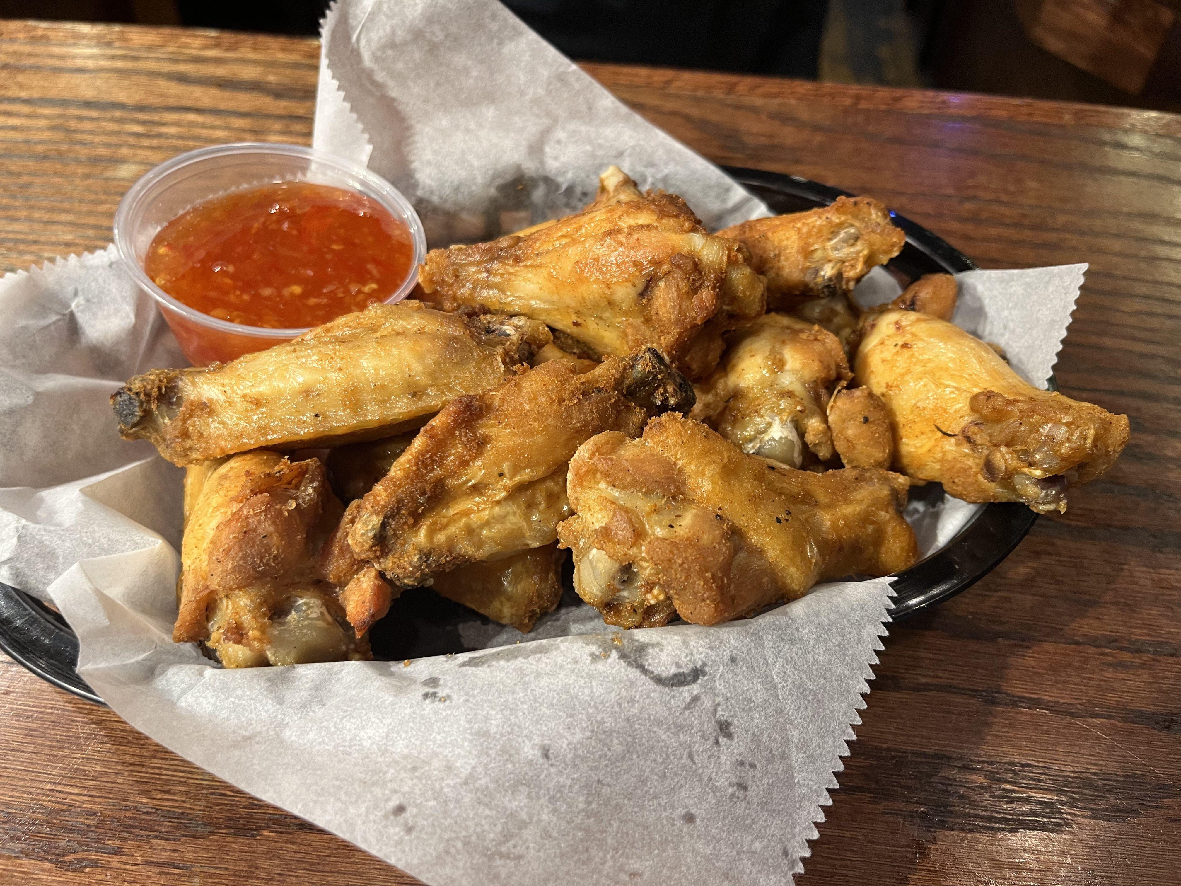 Lobstah On A Roll: Wings, 1 x $13.50
Get ready to elevate your taste buds with our succulent chicken wings! Perfect for sharing with friends or enjoying solo, these wings are a must-have for any gathering. Add them to your cart now and savor the deliciousness! Come 6, 12, or 24 pieces