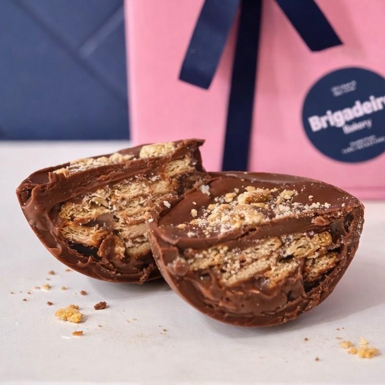 Brigadeiro Bakery: Spoonable Brigadeiro Palha Easter Egg, 3 x $30.00
A half shell of pure milk chocolate filled with creamy brigadeiro and chunks of crunchy Palha (Maria cookie).
This spoonable treat is the perfect mix of smooth chocolate and delightful cookie crunch, making every bite a little moment of joy.

A perfect little treat for family, friends, or yourself—because sometimes, the best treats come in small, spoonable packages!

Weight: approx. 0.44lbs / 210g

Handmade.

Shelf life:
14 days refrigerated.

Important Delivery Info:
We want your treats to arrive fresh, safe, and right on time! To make that happen, please provide a contact name and phone number for the person who will be available during the delivery window. This helps our team coordinate and ensures your order gets to the right hands—no melted chocolate or missed deliveries here!
