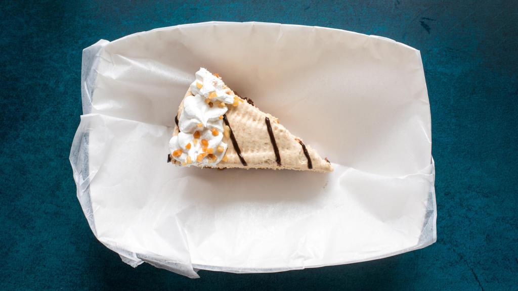 Lobstah On A Roll: Chocolate Peanut Butter Pie, 1 x $7.90
Indulge in the decadent flavor combination of rich chocolate and creamy peanut butter with our Chocolate Peanut Butter Cup. This satisfying treat is a must-try for all dessert lovers - treat yourself today!