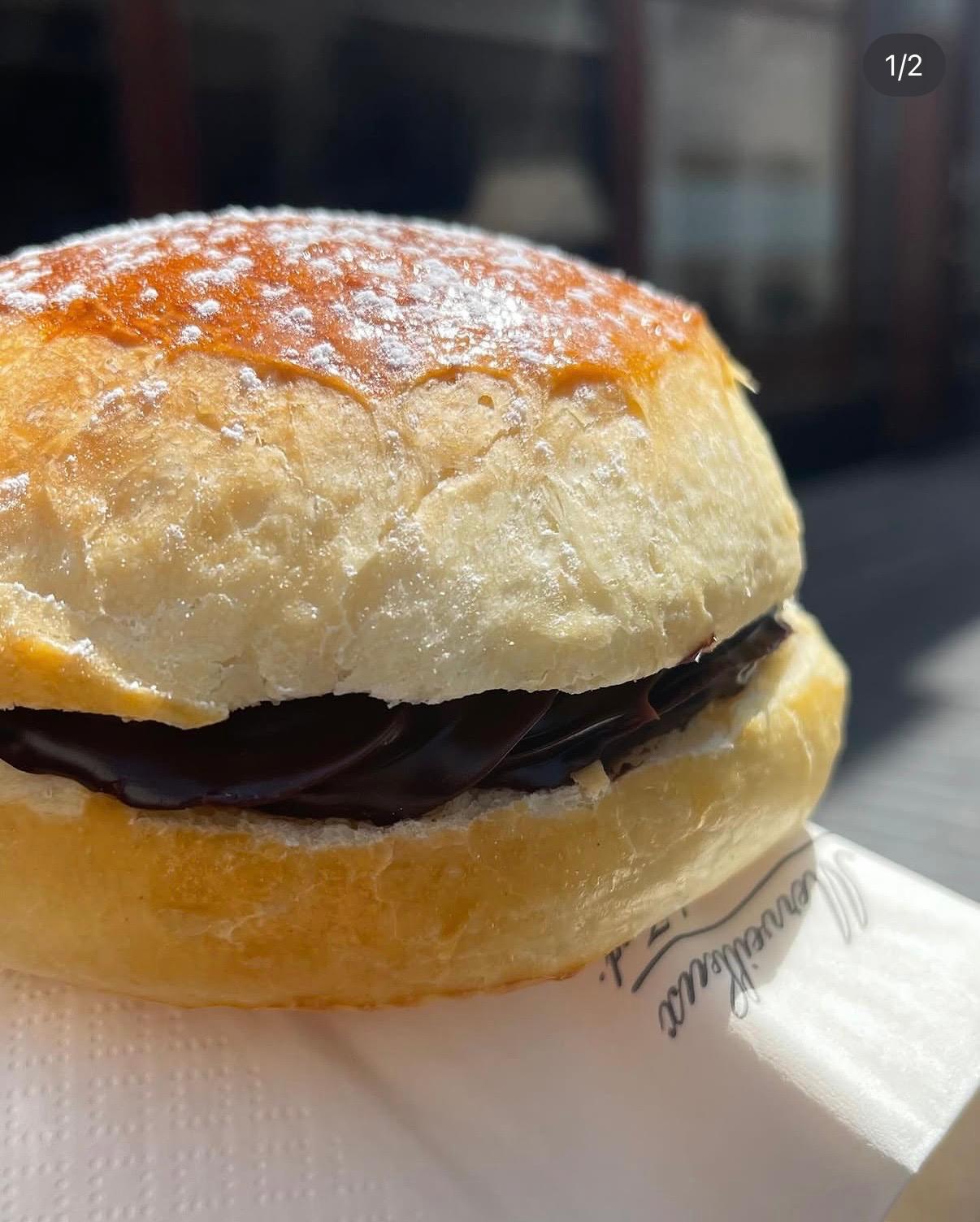 Aux Merveilleux de Fred - Midtown: Nutella Ganache, 1 x $5.40
Small plain brioche with a layer of Nutella spread in the middle.