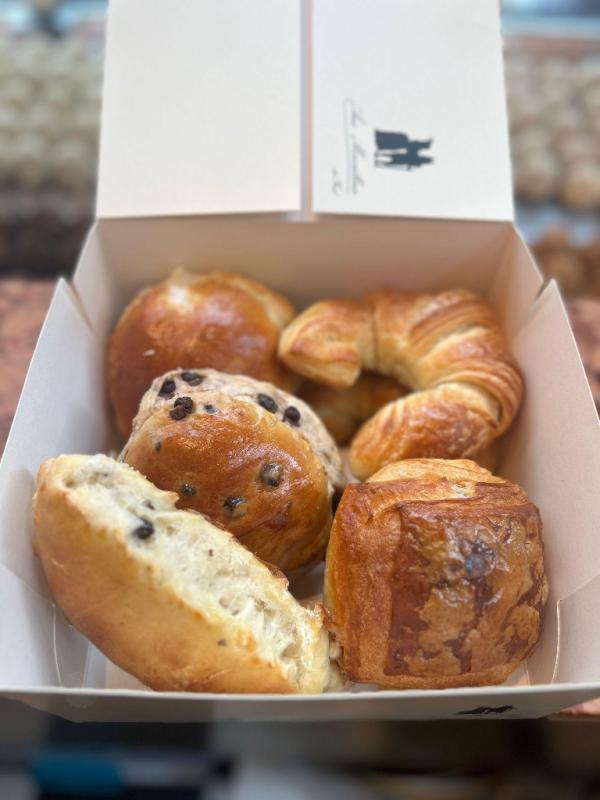 Aux Merveilleux de Fred - Midtown: Small Bakery Basket (6 items), 1 x $25.80
An assortment of 6 various small Brioches and Croissants that will please everyone. Delivered in a convenient pastry box with collapsing sides for easy service. Suited for breakfasts, meetings, parties...