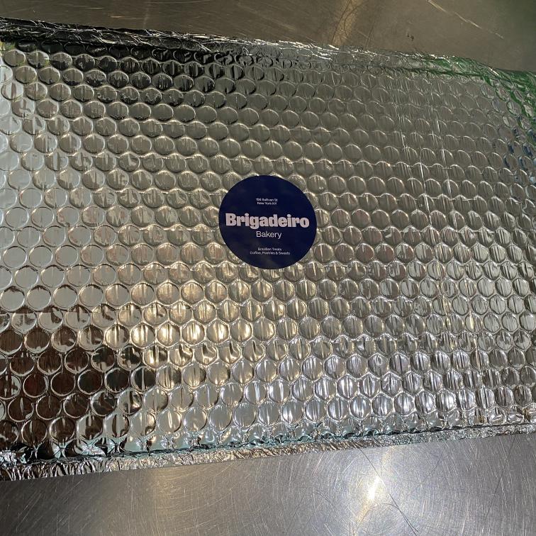 Brigadeiro Bakery: Thermal + Ice Pack, 1 x $3.00
1 thermal envelope + 1 ice pack