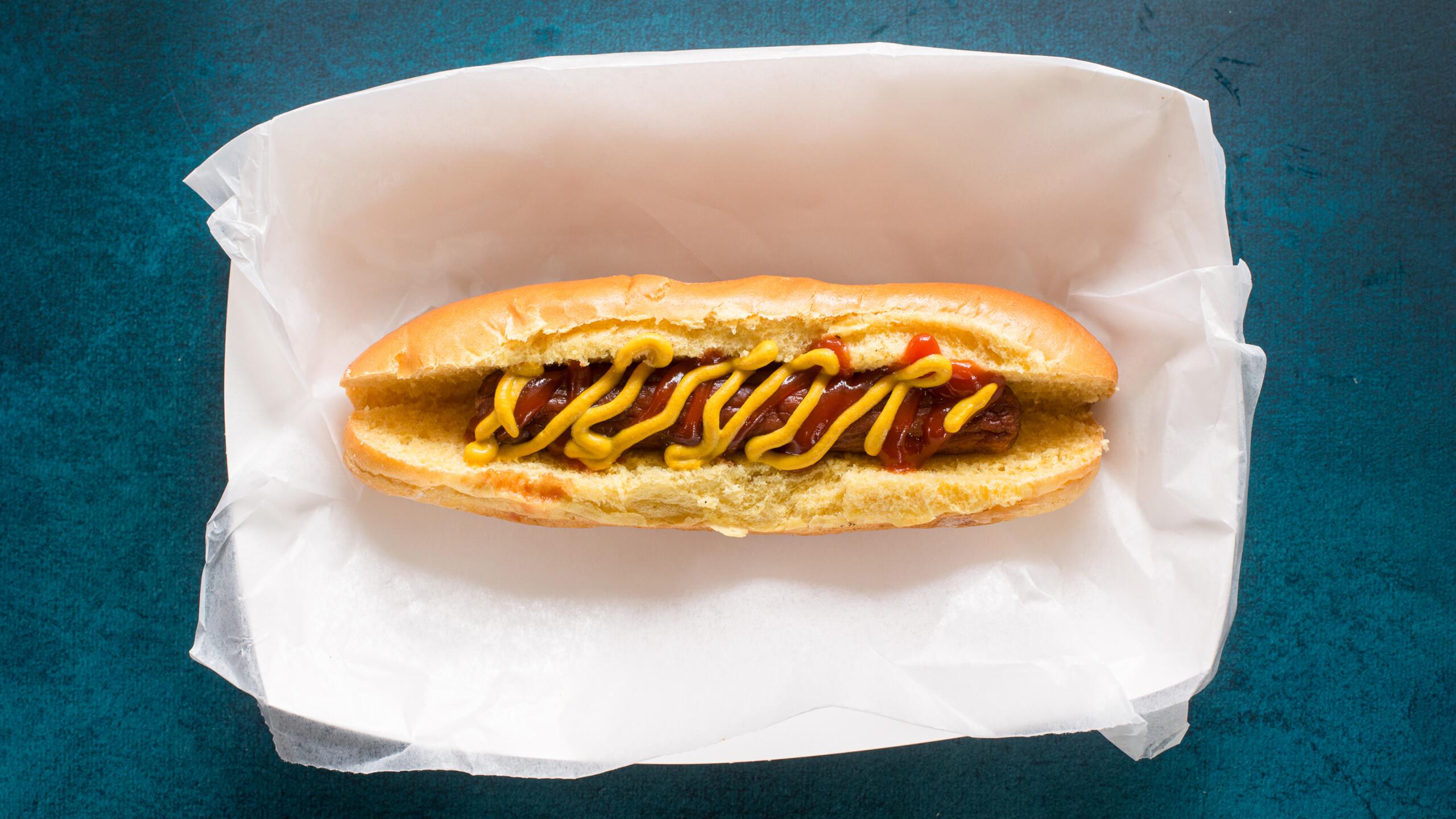 Lobstah On A Roll: Fenway Franks - Regular And cheese, 1 x $5.50
Indulge in the classic taste of Fenway Franks, the perfect ballpark snack with a delicious flavor that will elevate your sports event experience. Grab yours now and savor the iconic taste of Fenway!