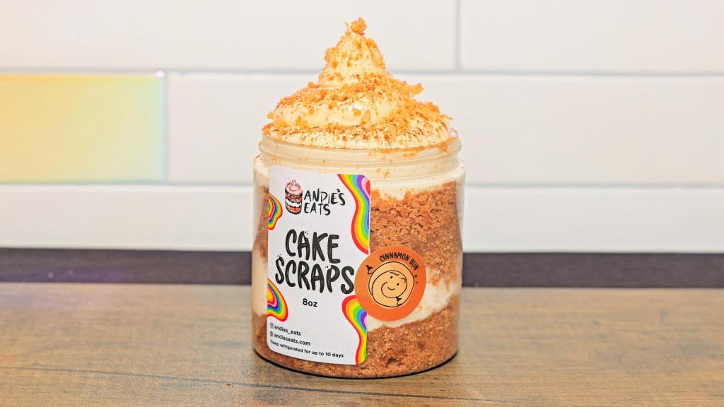 Andie's Eats: Cinnamon Bun, 1 x $12.00
Cinnamon spice cake layered with cream cheese frosting and snickerdoodle crunch