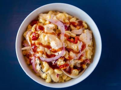 Lobstah On A Roll: Nashville Hot Chicken Mac & Cheese , 1 x $15.99
Crispy chicken, Spicy Nashville BBQ chicken sauce, atop our Classic Mac & Cheese