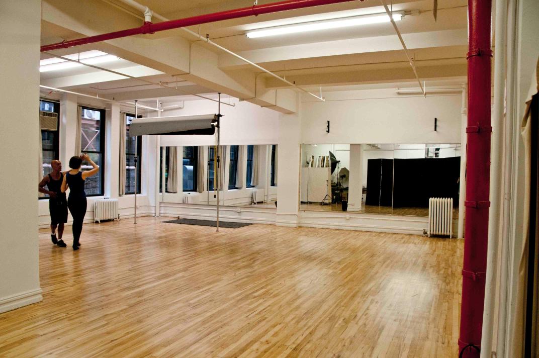 Adelante Studios: 33’ x 40’ Dance Class/ Rehearsal Space Sunday 2/22/26 2:30-4:30 pm, 2 x $100.00
33’ x 40’ dance class/ rehearsal space with mirrors. Audio system included.