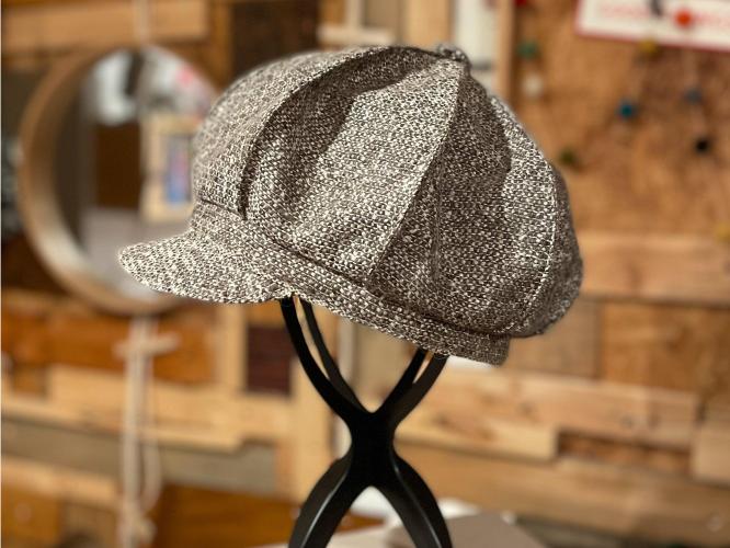 KIWI AND MOCHI: NEWSBOY HAT, 1 x $65.00
NEWSBOY HAT