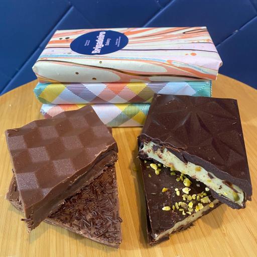 Brigadeiro Bakery: Rio Chocolate Bar, 1 x $17.00
Our signature take on the filled chocolate bar — crafted the Brigadeiro Bakery way. Made with premium milk chocolate and generously filled with our irresistibly creamy brigadeiro, each bite is rich, smooth, and indulgent with a true Brazilian twist.