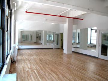 Space-4-Shoots: 19’ x 40’ Dance Studio 1 Added 8-9 am and 5-6 pm, 2 x $55.00
19’ x 40’ dance studio with mirrors on 3 sides. AC and audio system included.