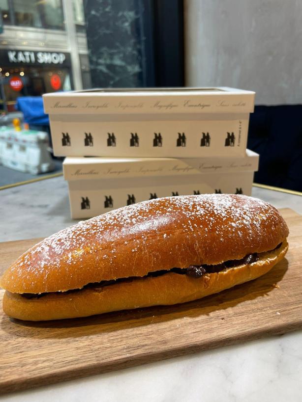 Aux Merveilleux de Fred - West Village: Ganache Cramique - Small Size, 1 x $4.90
Small plain brioche with a layer of dark chocolate ganache in the middle.