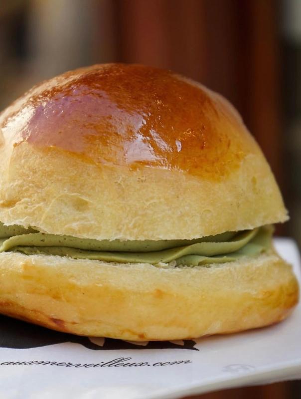 Aux Merveilleux de Fred - Midtown: Pistachio ganache cramique, 1 x $5.40
Small plain brioche with a layer of Nutella spread in the middle.