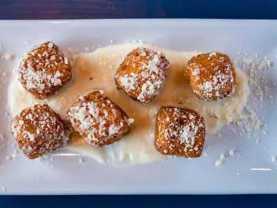 Lobstah On A Roll: Mac & Cheese Bites , 1 x $9.99
Served with Truffle Alfredo Sauce