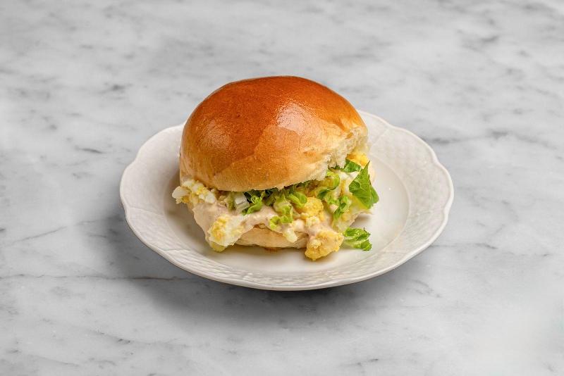 Aux Merveilleux de Fred - Midtown: Mini Mimosa Sandwich, 1 x $4.95
Our Signature Brioche bun filled with ham mustard mayonnaise, and completed with eggs and salad. A moist, soft and balanced sandwich where bread is a star!