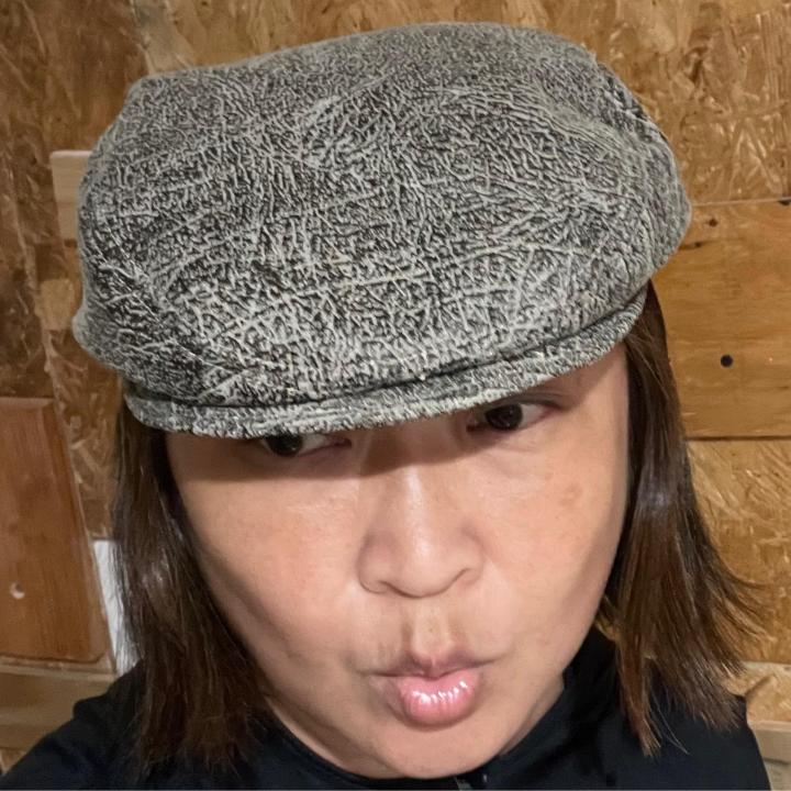 KIWI AND MOCHI: FLAT CAP, 1 x $55.00