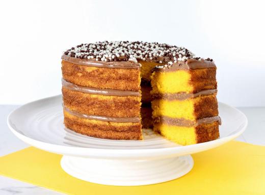 Brigadeiro Bakery: Gluten Free Cake, 1 x $90.00
GLUTEN FREE Chocolate and Carrot - other flavors available upon request.
Cake sizes and servings:
7” three layer cake serves about 10-15 slices.
9" three layer cake serves about 20-25 slices.
12" three layer cake serves about 44-55 slices.
Chocolate - Super moist chocolate cake, creamy chocolate Brigadeiro frosting, chocolate sprinkles. .
Carrot - Brazilian style carrot cake, creamy chocolate Brigadeiro frosting, chocolate crunch balls.
This GLUTEN FREE cake in not suitable for people with Celiac disease, only for people on a restricted gluten diet.
Shelf Life: Keep the joy going for up to 7 days when refrigerated.
Local delivery: We use Uber Package and will need a contact person to receive the cake, or let us know if there is a doorman, thank you.