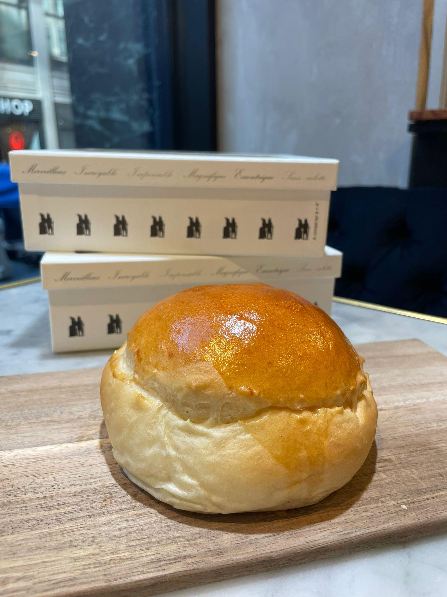 Aux Merveilleux de Fred - Midtown: Plain Cramique - Small Size, 2 x $4.30
Small plain brioche.