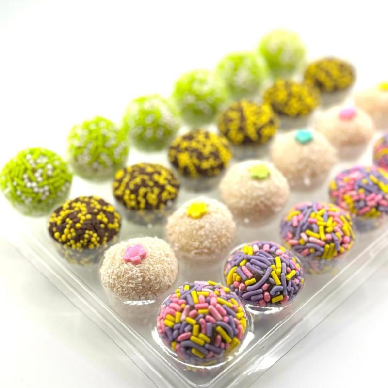 Brigadeiro Bakery: Easter Brigadeiro Gift Boxes, 1 x $132.00
Celebrate Easter the sweet Brazilian way!


This festive brigadeiros Gift Box includes a handpicked selection of 4 irresistible flavors: classic chocolate, creamy milk, lemon, and coconut—each rolled in colorful, Easter-themed sprinkles.


Perfect for gifting, sharing, or treating yourself to a taste of Brazil’s most beloved sweet.


Ingredients: Sweetened Cond. Milk, butter, cocoa powder, dark chocolate, dried coconut, chocolate sprinkles, assorted rainbow sprinkles, corn starch (allergens: may contain gluten).


Storage: Keep the Brigadeiros in the fridge and take them out 15 min prior serving since they are best enjoyed at room temperature. Can be frozen up to 3 months inside the plastic trays or any air tight container.


Handmade.


Shelf life: 7 days refrigerated.


Important Delivery Info:
We want your treats to arrive fresh, safe, and right on time! To make that happen, please provide a contact name and phone number for the person who will be available during the delivery window. This helps our team coordinate and ensures your order gets to the right hands—no melted chocolate or missed deliveries here!