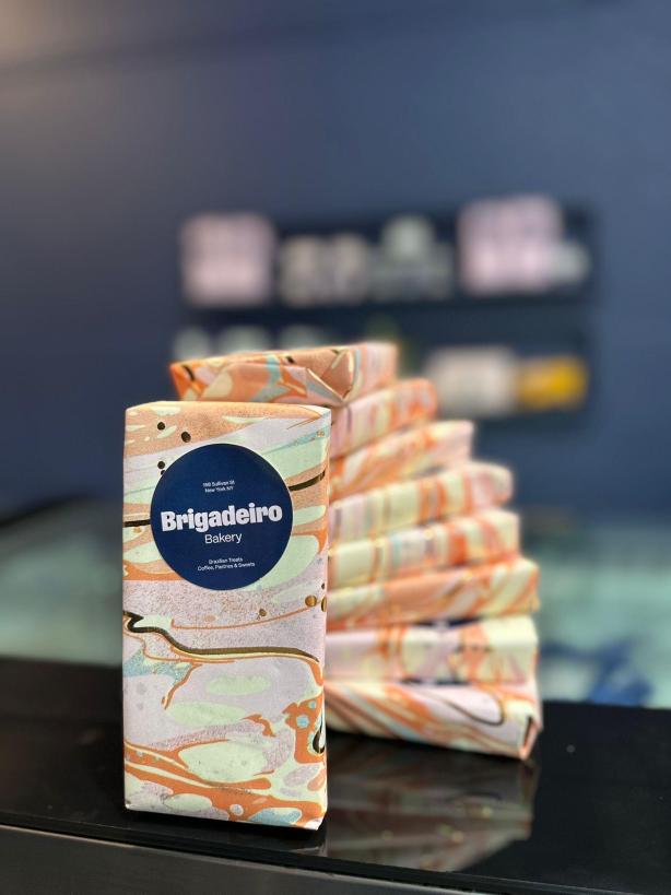 Brigadeiro Bakery: Rio Chocolate Bar, 1 x $17.00
Rio Chocolate is our take on Dubai chocolate, but with creamy brigadeiro, of course. 250g. 