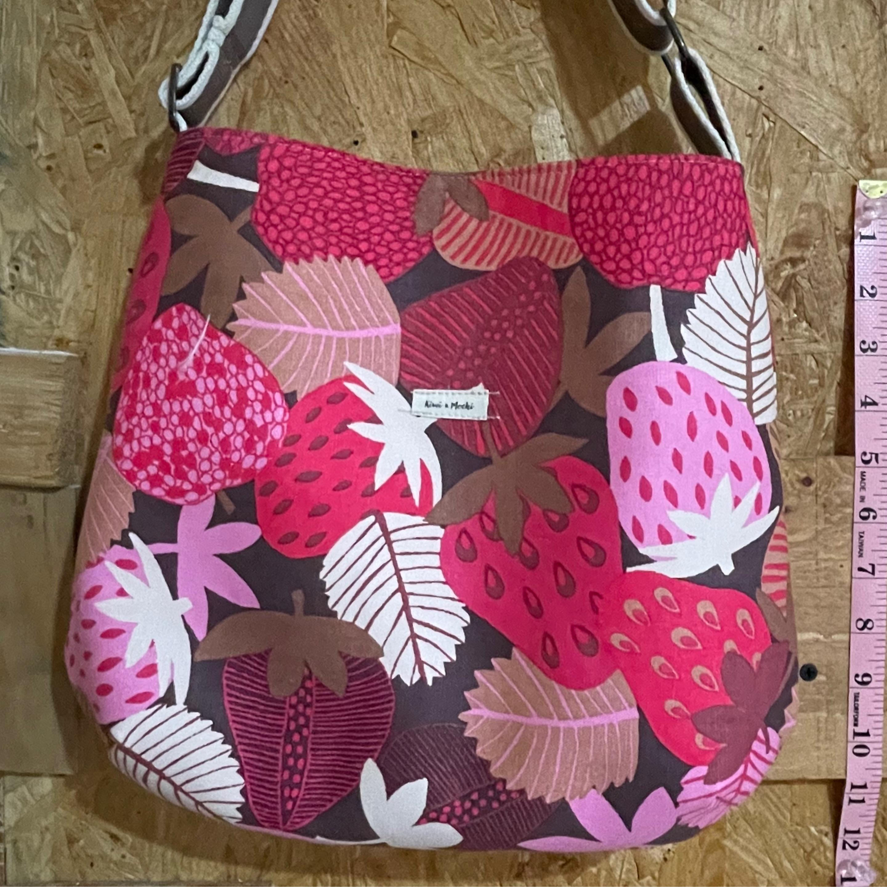KIWI AND MOCHI: CROSSBODY BAG, 1 x $65.00