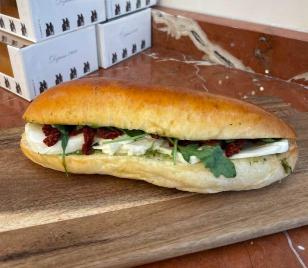 Aux Merveilleux de Fred - Midtown: -Mozzarella, Pesto & Sundried Tomatoes Brioche Sandwich, 1 x $8.50
Our signature Brioche bun filled with tasty Mozzarella, Pesto and Sundried Tomatoes, and complemented with Arugula. A moist, soft and balanced sandwich where bread is a star!