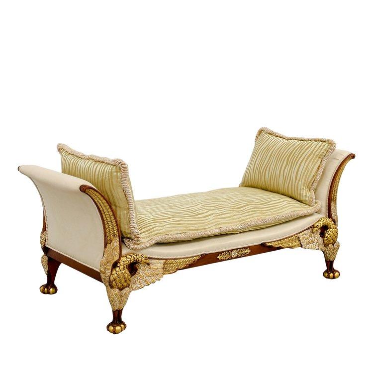 Space-4-Shoots: Prop: Antique Settee, 1 x $20.00
For rent and  use at Space-4-Shoots.