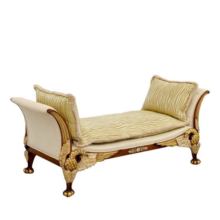 Space-4-Shoots: Prop: Antique Settee, 1 x $20.00
For rent and  use at Space-4-Shoots.
