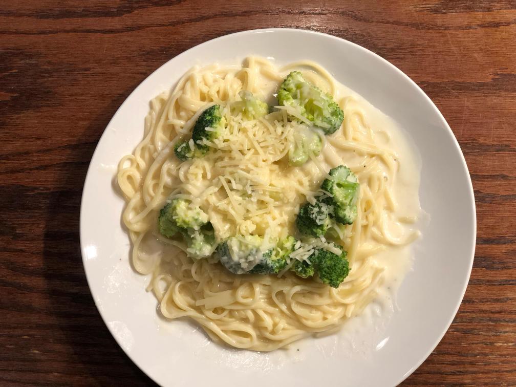 Lobstah On A Roll: Broccoli Alfredo Pasta, 1 x $13.90
Indulge in a guilt-free creamy pasta alternative with our Broccoli Alfredo! Packed with nutrient-rich ingredients, this dish is delicious and wholesome. Elevate your dining experience today!