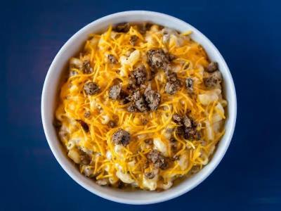 Lobstah On A Roll: Cheeseburger Mac & Cheese , 1 x $17.99
House-blended browned ground beef mix, sautéed onions atop our Classic Mac & Cheese.