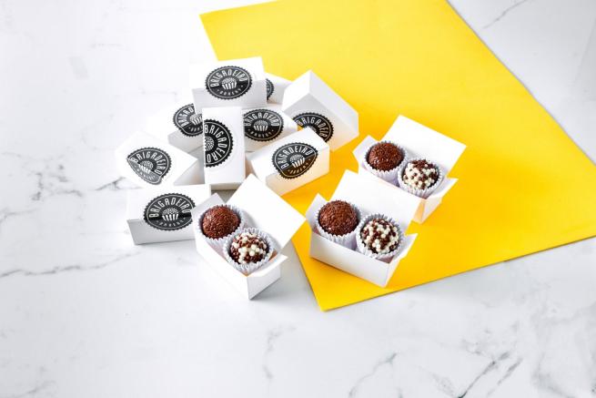 Brigadeiro Bakery: Gift Box 2 Brigadeiros - no stickers - 

flavores:  dark chocolate & orange and dark chocolate & stroopwalfes , 30 x $6.00
2 Brigadeiros in a Gift Box / up to 2 flavors
minimum of 25 boxes


Match your brand: add your logo and message extra $1.00
Gift Boxes with ribbon
10 minimum for custom order
Rush Fee 15% of total order

DETAILS
*Local delivery available in New York City. Custom packaging available.
10 Days notice required
Payment is due upon receipt of invoice. Once paid, your order is confirmed.