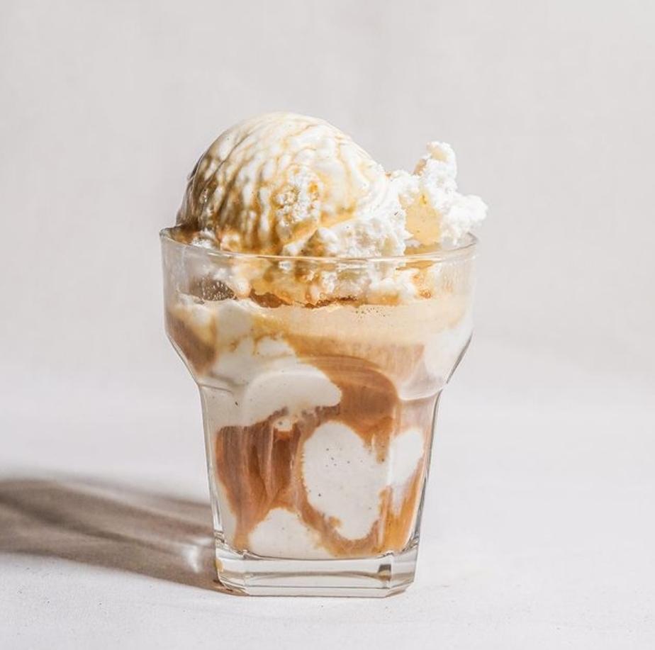 Zinneken's Belgian waffles Harvard square: Affogato, 1 x $5.50
Double shot of espresso with two scoops of vanilla ice cream
